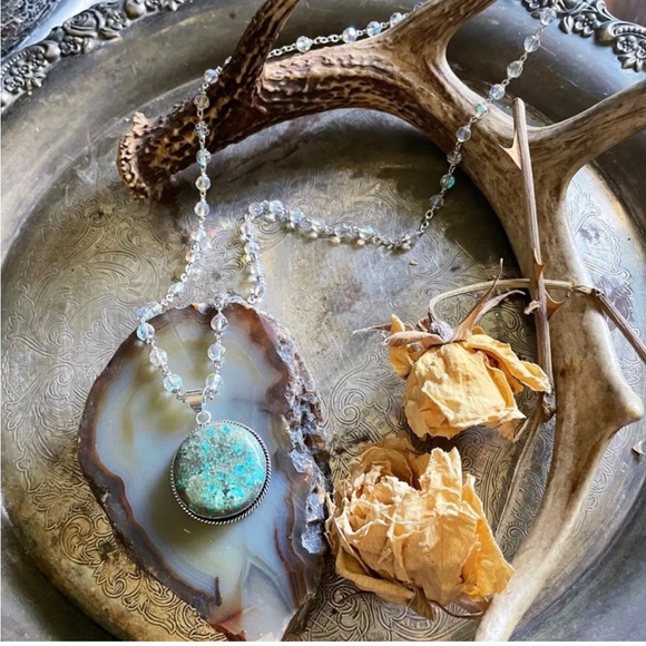 Elegant Chrysocolla Pendant with Aurora Borealis Beads - Picture 3 of 6